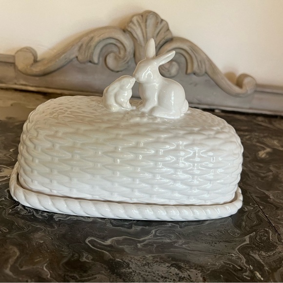 Williams Sonoma Sculptural Bunny Butter Dish, NWOT, Discontinued Piece - Picture 1 of 6